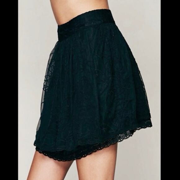 FREE PEOPLE Floral Embroidered Lace Mesh Sheer Black Lined Skater Skirt Size XS - Picture 9 of 10